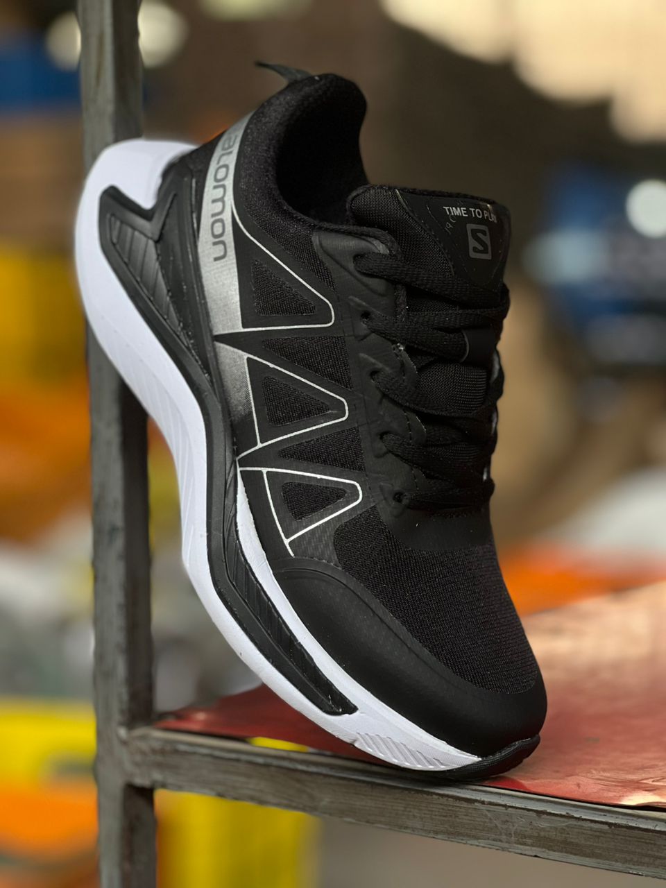 تولید انواع کتونی مردانه